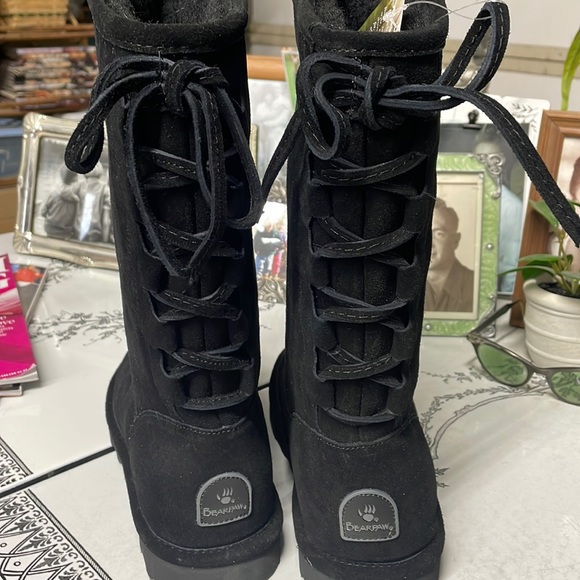 BearPaw Women's Black Reverse Lace-up Boots NWT - Picture 6 of 16